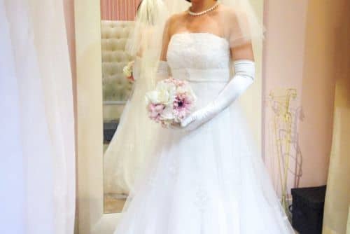 ウエディングドレス姿の花嫁